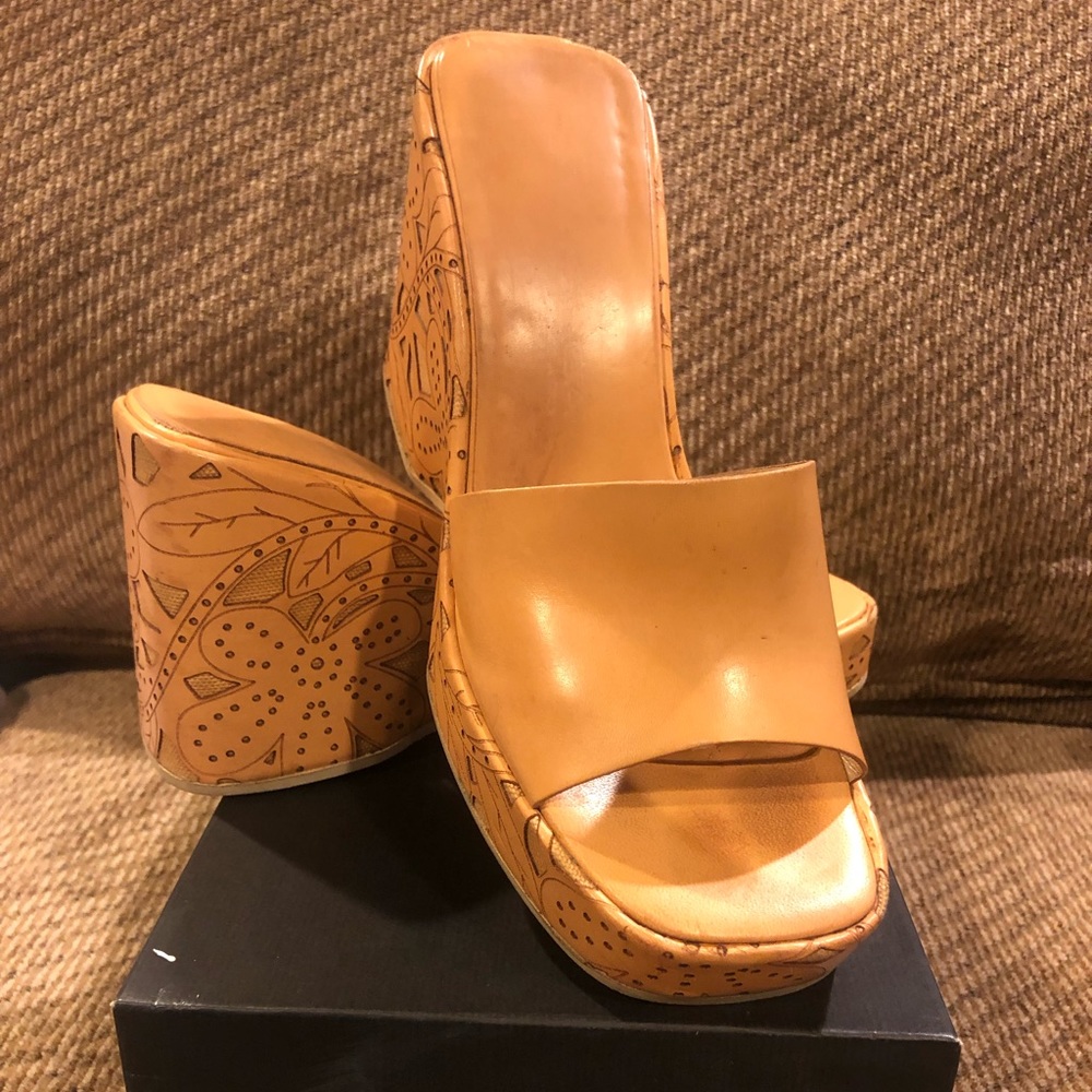 Via Spiga Platform Slides